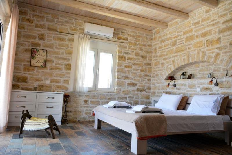 Petra Villa Kamilari